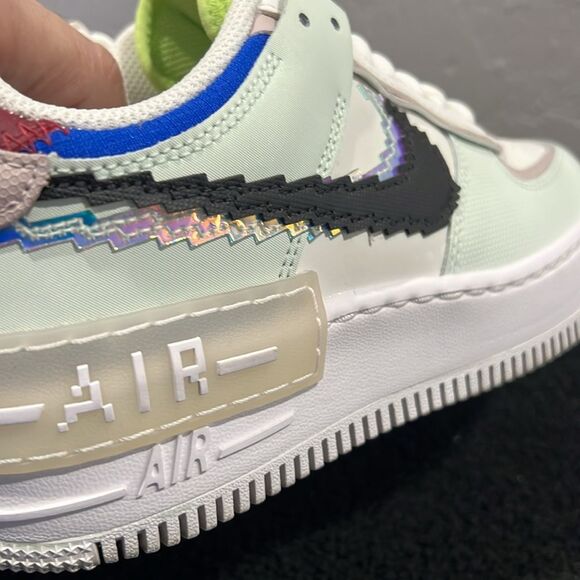 🔥 NIKE Air Force 1 Shadow SE 'Pixel Swoosh - Barely Green' Women Sz 7 - PERFECT - Picture 9 of 14